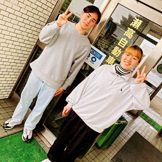 卒業おめでとうございます。
瀬高自動車学校を選んで頂いてありがとう御座います。
短い期間でしたが、思い出に残る様に楽しく免許を取って頂けたらと思い教習を心掛けておりました。
今後も安全運転でお二人の人生が幸せになりますように。